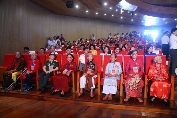 8 Bà Mẹ Việt Nam anh hùng tham dự Hội nghị biểu dương người có công với Cách mạng tiêu biểu toàn quốc năm 2023