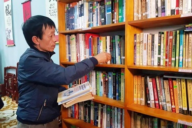 Thầy giáo làng say mê “truyền lửa” văn hóa đọc cho học sinh