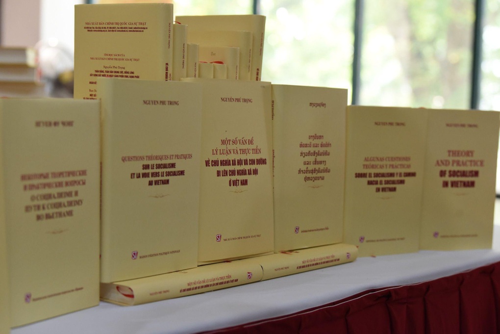 Ra mắt cuốn sách của Tổng Bí thư Nguyễn Phú Trọng xuất bản 7 thứ tiếng - 1 Ra mắt cuốn sách của Tổng Bí thư Nguyễn Phú Trọng xuất bản 7 thứ tiếng - 1