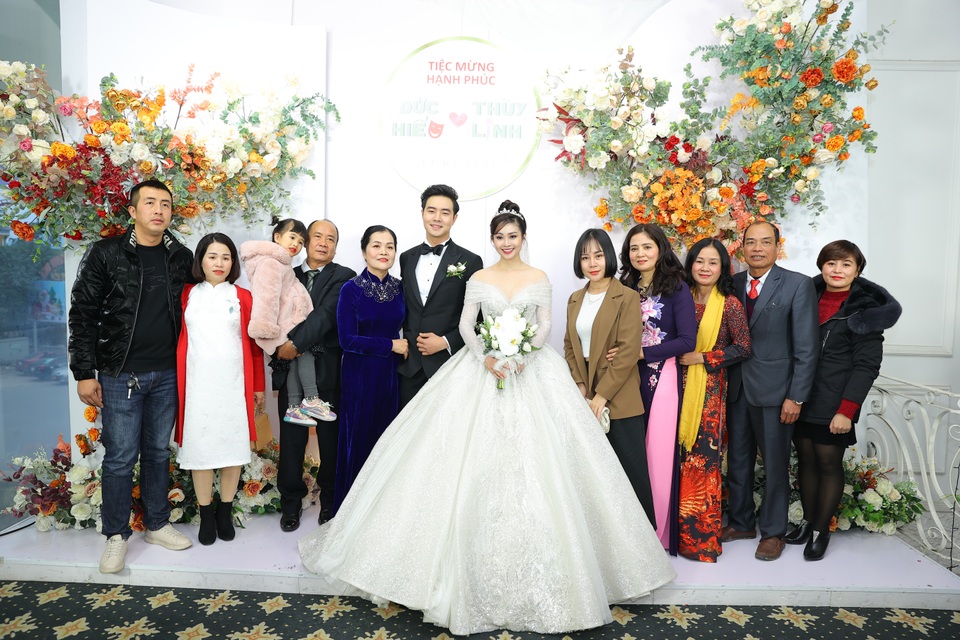 MC Thùy Linh VTV công khai nói lời xin lỗi bố mẹ trong lễ cưới - 14 MC Thùy Linh VTV công khai nói lời xin lỗi bố mẹ trong lễ cưới - 14