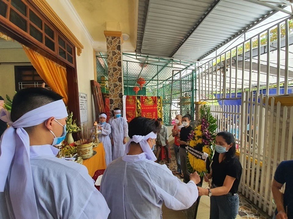 Những ngày tháng cuối đời, NTK Nhật Dũng đau đầu dữ dội, phải ngủ ngồi - 6 Những ngày tháng cuối đời, NTK Nhật Dũng đau đầu dữ dội, phải ngủ ngồi - 6