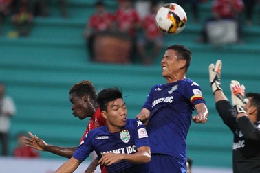 Quảng Nam đánh bại B.Bình Dương bằng bàn thắng ở phút chót