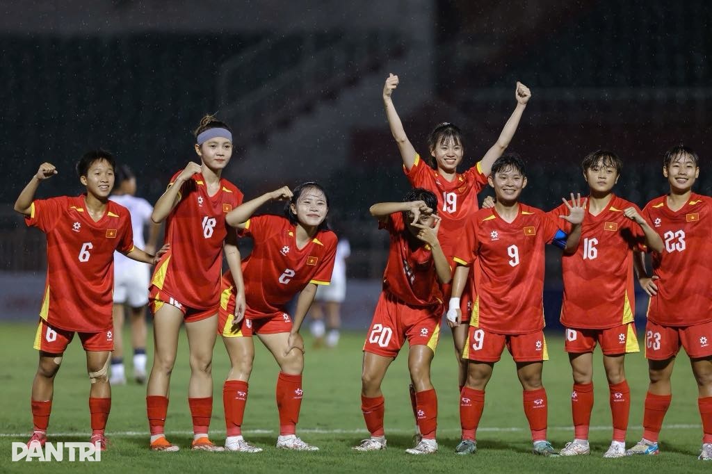 HLV người Nhật Bản bình luận về siêu phẩm của U19 nữ Việt Nam - 2