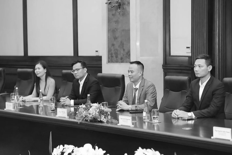 Công ty bắt tay ông lớn, chủ tịch vừa từ trần - 1 Công ty bắt tay ông lớn, chủ tịch vừa từ trần - 1