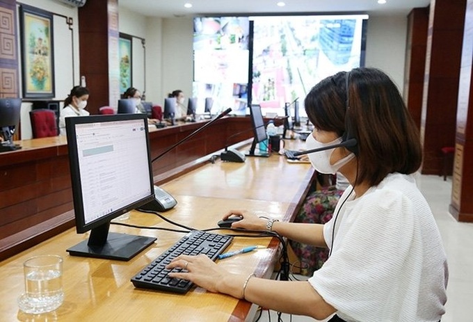 Tổng đài viên 1022 nhánh 2 - Mạng lưới thầy thuốc đồng hành tư vấn, chăm sóc F0 hiệu quả tại nhà. Ảnh: VGP/Minh Anh