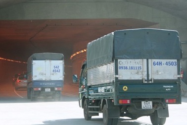 Diễn tập với tình huống cháy xe tải giữa hầm Thủ Thiêm