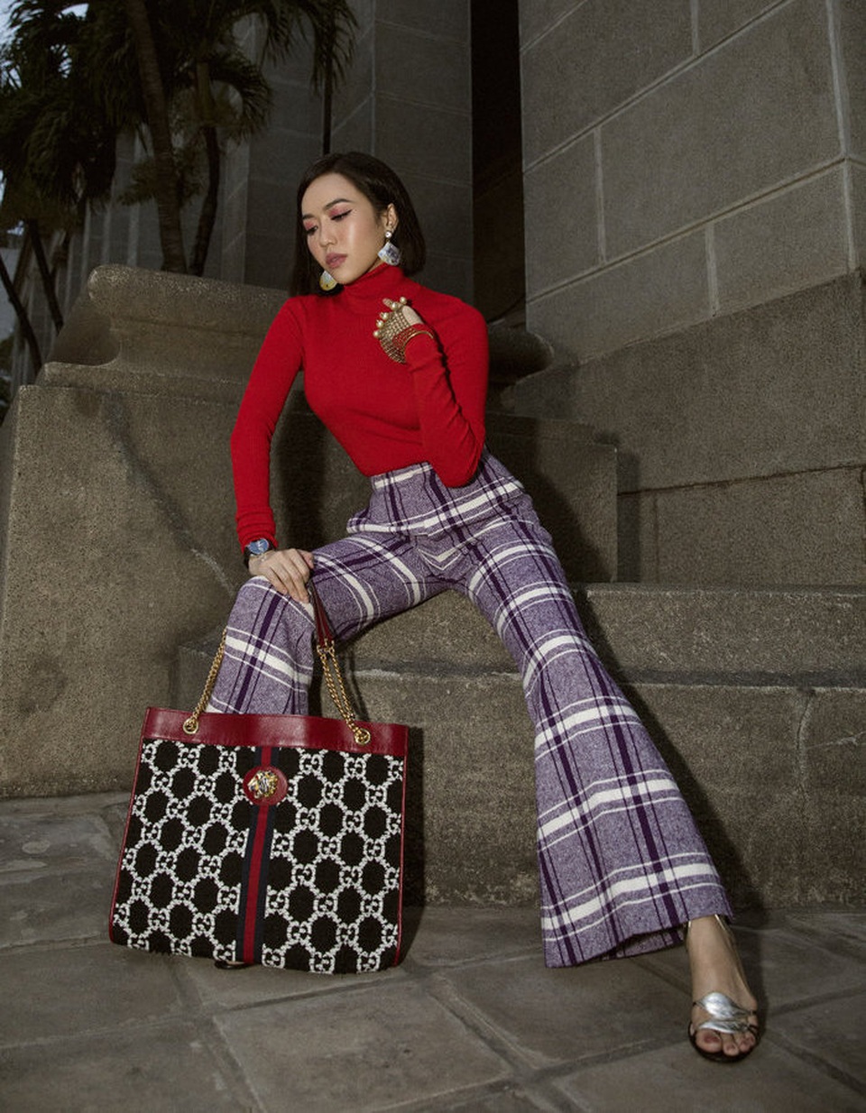 Mai Phương Thuý gây sốc khi diện áo vest táo bạo - 6 Mai Phương Thuý gây sốc khi diện áo vest táo bạo - 6
