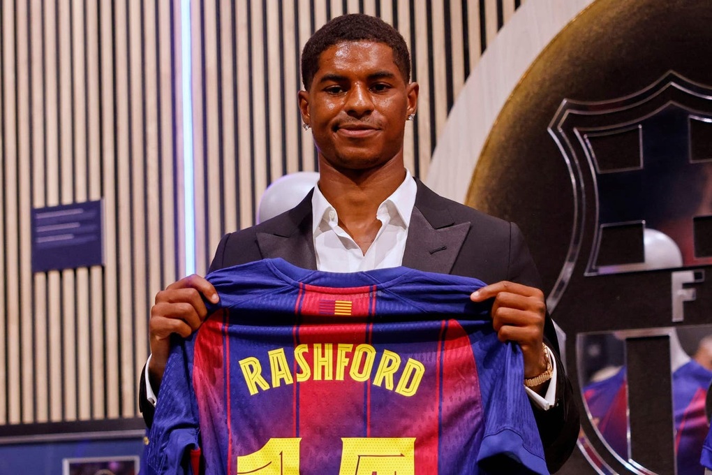 Marcus Rashford was given the shirt number of legend Thierry Henry at Barcelona - 1 Marcus Rashford được trao số áo của huyền thoại Thierry Henry ở Barcelona - 1