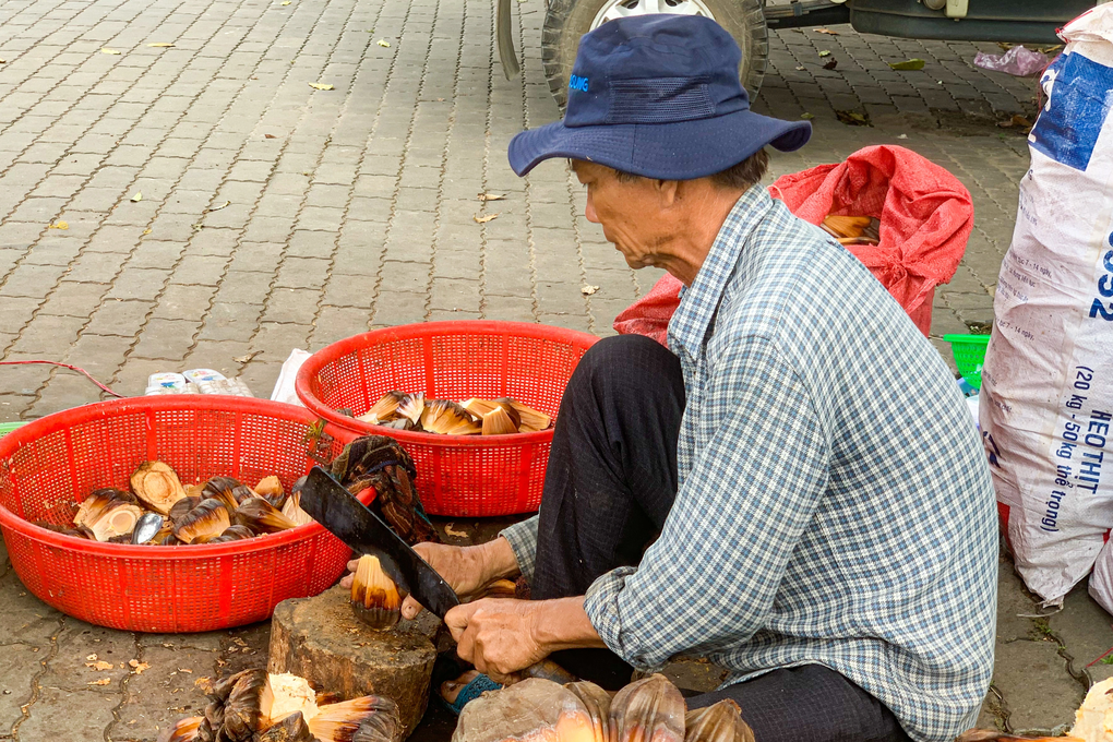 Cặp vợ chồng miền Tây rong ruổi bán món dừa lạ, hút khách - 2 Cặp vợ chồng miền Tây rong ruổi bán món dừa lạ, hút khách - 2