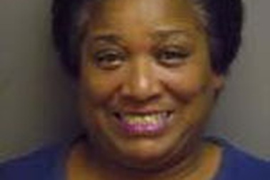 Vợ hắt nước sôi vào “của quý” của chồng 