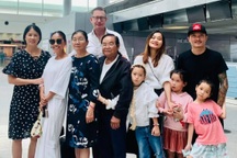 Đoan Trang bất ngờ thông báo đã rời Việt Nam sang Singapore định cư