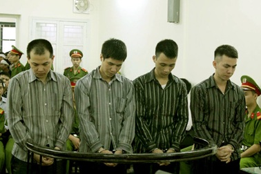 Hà Nội: Xét xử 4 công an đánh chết người