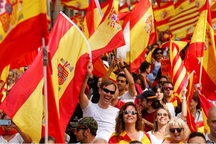 350.000 người biểu tình phản đối Catalonia độc lập