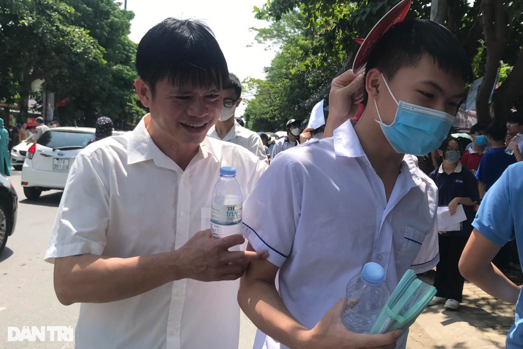 Nghệ An: Đề văn vào lớp 10 khó nhất câu đọc hiểu, thí sinh tự tin điểm cao - 3 Nghệ An: Đề văn vào lớp 10 khó nhất câu đọc hiểu, thí sinh tự tin điểm cao - 3