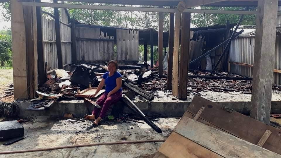 Hỏa hoạn thiêu rụi căn nhà của đôi vợ chồng nghèo - 1