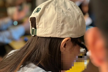 Nước mắt người mẹ đóng tiền tỷ, con chưa được học ngày nào