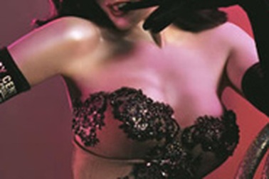 Vũ nữ Dita Von Teese thiết kế nội y