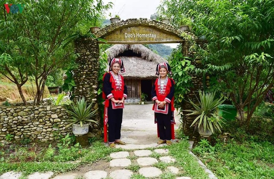 Chàng trai Dao khởi nghiệp từ mô hình du lịch homestay - 2 Chàng trai Dao khởi nghiệp từ mô hình du lịch homestay - 2