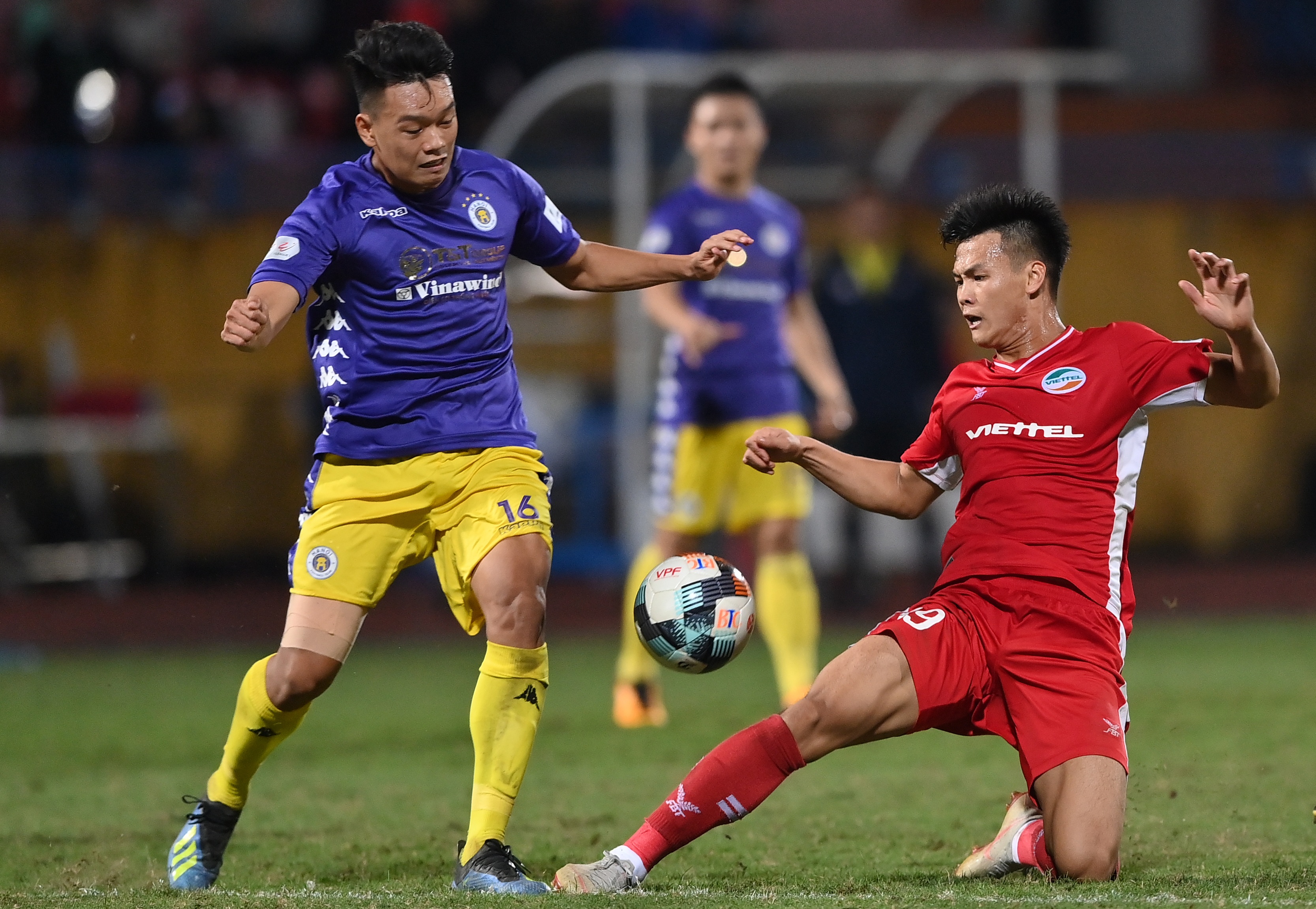 CLB Viettel 0-0 CLB Hà Nội: Kẻ vững ngôi đầu, người tụt thứ hạng - 4 CLB Viettel 0-0 CLB Hà Nội: Kẻ vững ngôi đầu, người tụt thứ hạng - 4