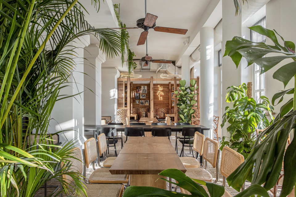 Quán cà phê ẩn chứa kho tàng đồ cổ độc lạ của nhiều quốc gia - 2 Quán cà phê ẩn chứa kho tàng đồ cổ độc lạ của nhiều quốc gia - 2