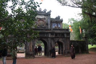 Thăm ngôi cổ tự nổi tiếng với giai thoại hiếu thảo giữa mùa Vu lan