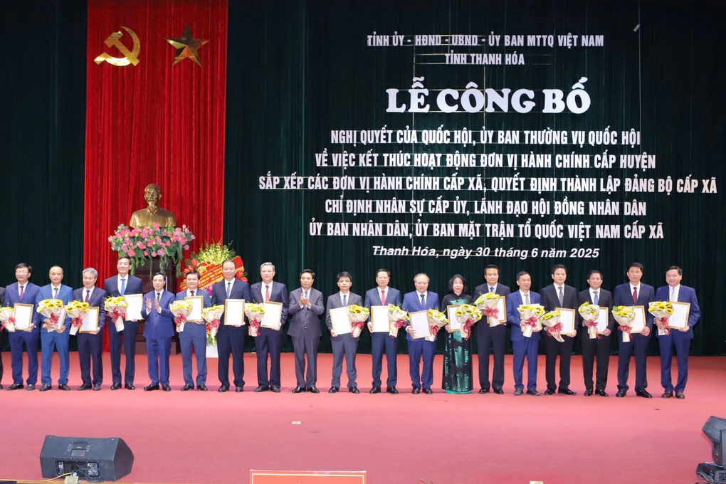 Phó Thủ tướng Lê Thành Long: Chính quyền 2 cấp để phục vụ dân tốt hơn - 3 Phó Thủ tướng Lê Thành Long: Chính quyền 2 cấp để phục vụ dân tốt hơn - 3