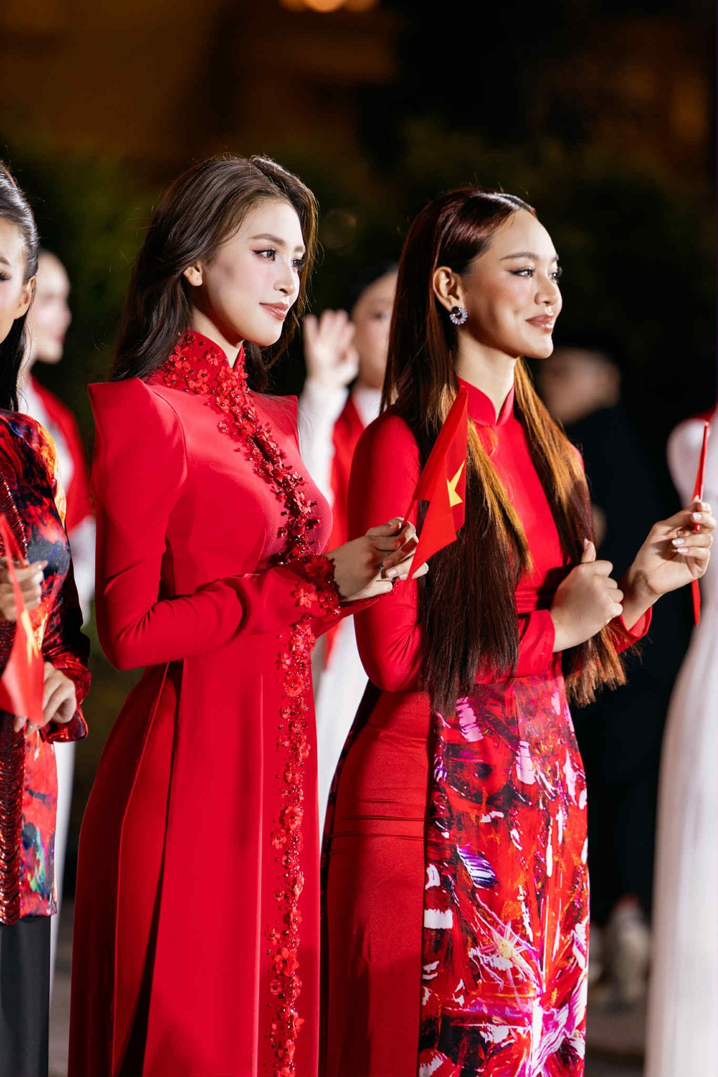 Hoa hậu Tiểu Vy tất bật từ lễ diễu hành đến sàn diễn thời trang - 2 Hoa hậu Tiểu Vy tất bật từ lễ diễu hành đến sàn diễn thời trang - 2