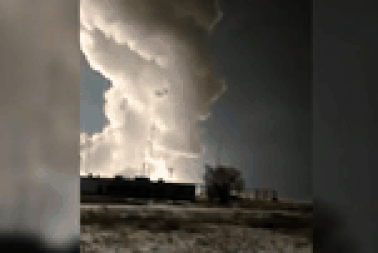 Khoảnh khắc tên lửa S-300 của Nga nổ như cầu lửa sau khi rời bệ phóng