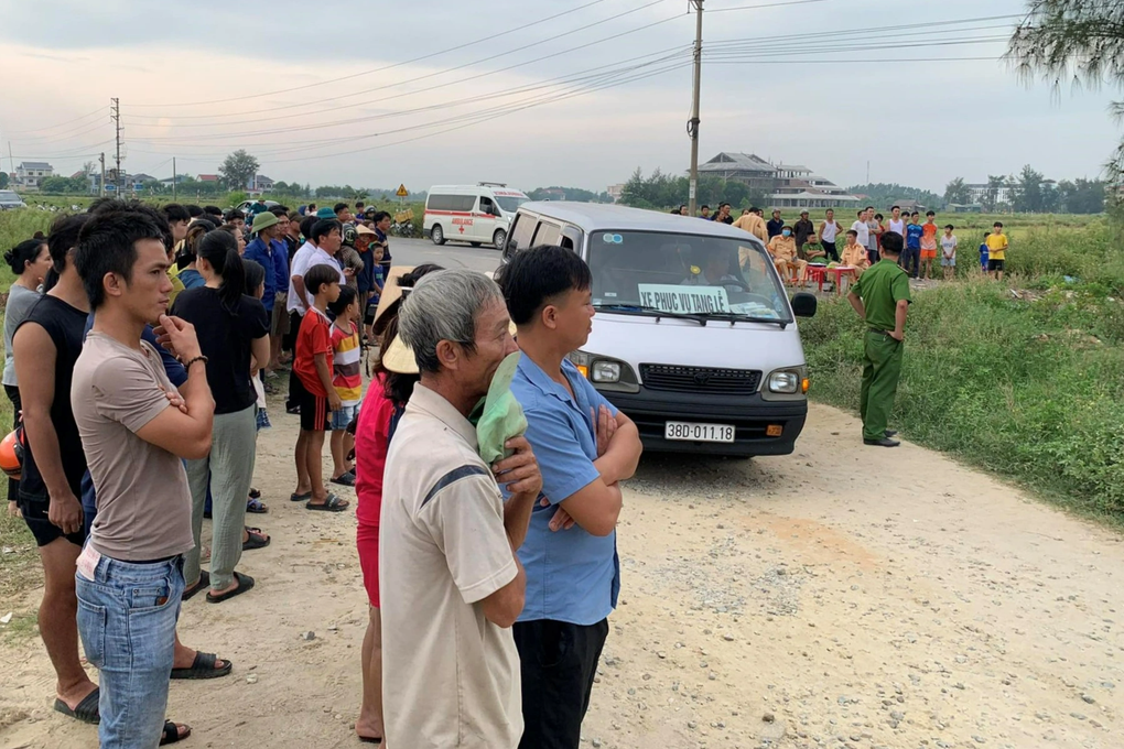 Phát hiện nam thanh niên tử vong trên đoạn đường đang tạm dừng thi công - 1 Phát hiện nam thanh niên tử vong trên đoạn đường đang tạm dừng thi công - 1