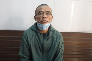 Trùm ma túy cùng đàn em lao thẳng xe vào công an rồi cố thủ trong ô tô