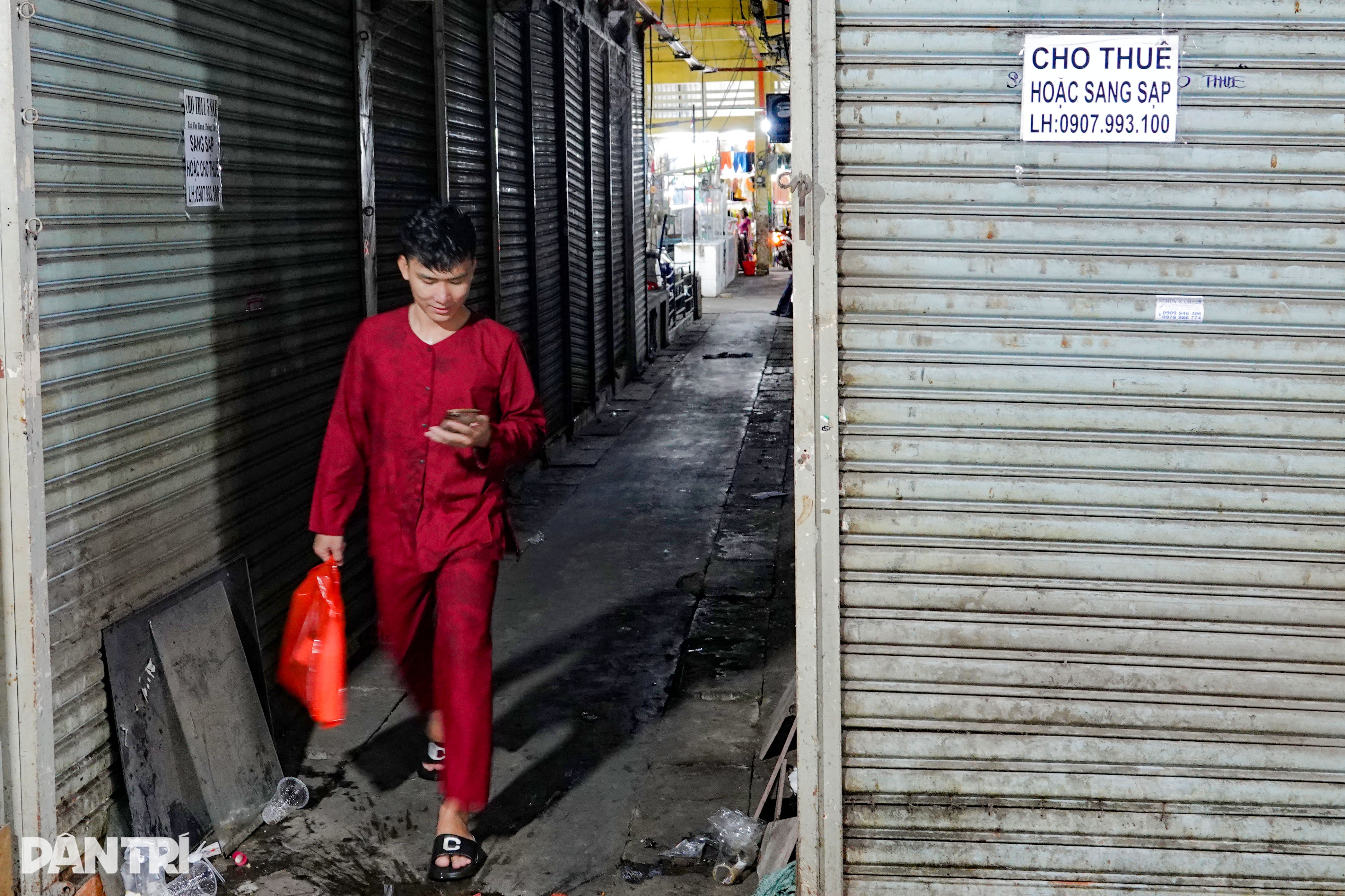 Night market vendors struggle to bear losses: No more earning 10 million VND/day! - 3 Tiểu thương chợ đêm gồng mình gánh lỗ: Hết cảnh thu 10 triệu đồng/ngày! - 3