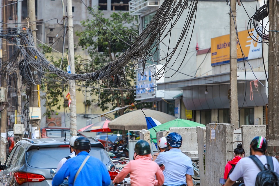 Rác trời “bủa vây” đường phố Hà Nội - 15 Rác trời “bủa vây” đường phố Hà Nội - 15