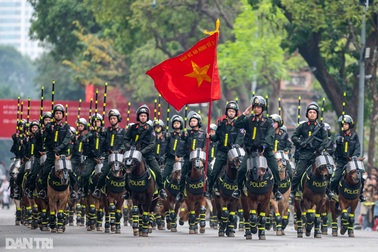 Mãn nhãn màn trình diễn của các lực lượng thuộc Bộ Công an tại hồ Gươm