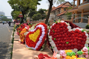 Hoa 8/3 ế ẩm đợi khách