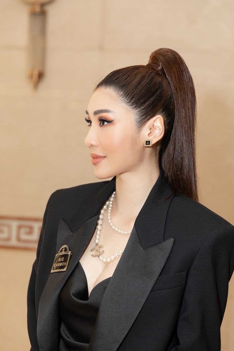 CEO Lâm Ngân mặc style menswears nổi bật trên ghế nóng Hoa khôi Du lịch Việt Nam - 1 CEO Lâm Ngân mặc style menswears nổi bật trên ghế nóng Hoa khôi Du lịch Việt Nam - 1