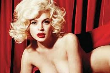 “Gái hư” Lindsay Lohan bất ngờ tái xuất gợi cảm với bikini