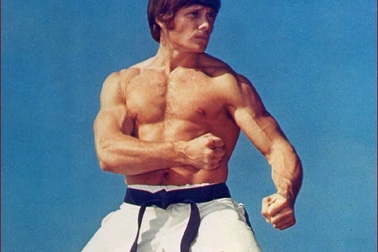 Đệ tử thành công nhất của Lý Tiểu Long: Một đòn knock out "xơi gọn" đối thủ