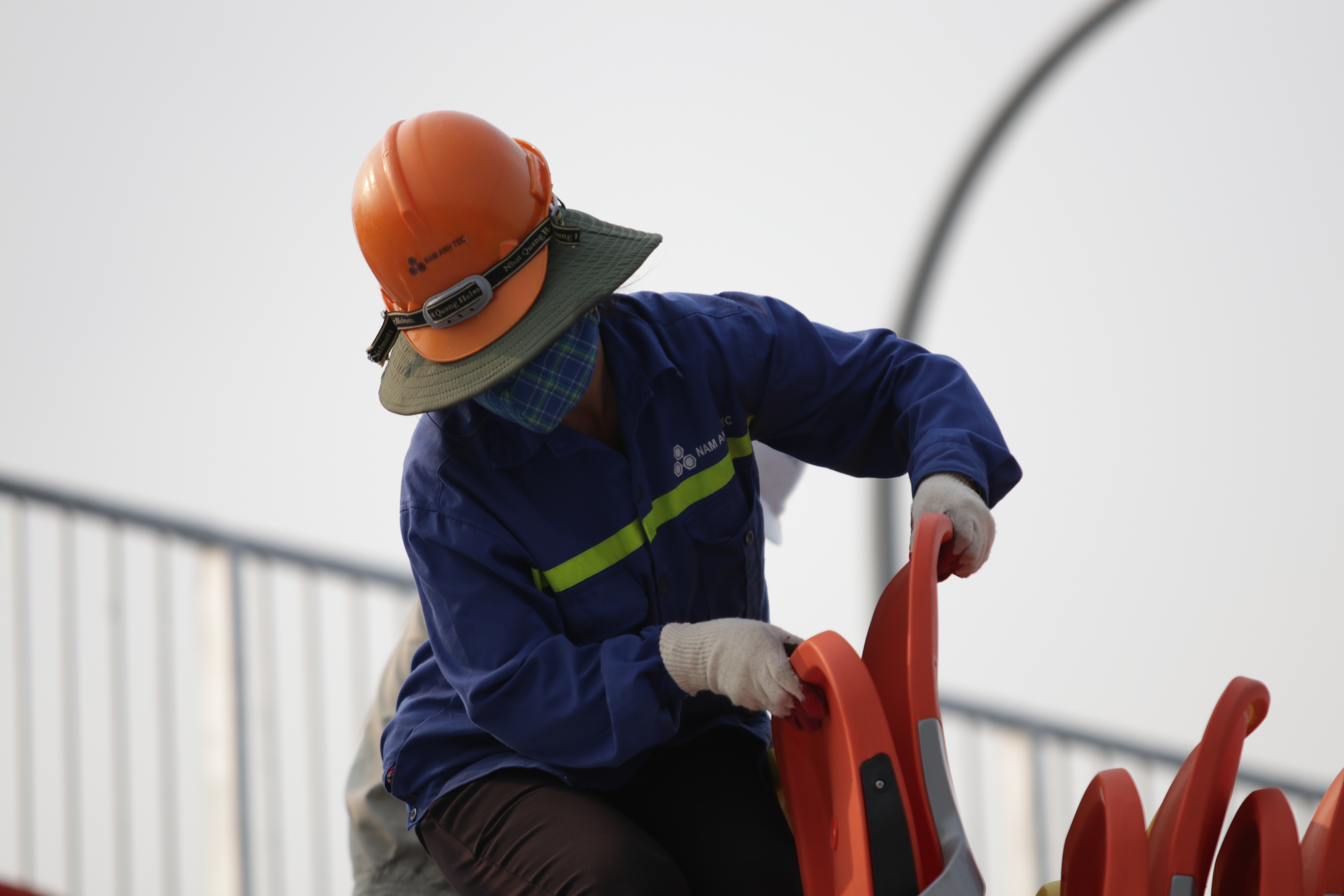 Hà Nội: Tháo dỡ khán đài đường đua F1 vì tạm hoãn đua xe - 12 Hà Nội: Tháo dỡ khán đài đường đua F1 vì tạm hoãn đua xe - 12
