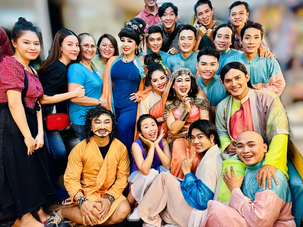 NSƯT Thành Lộc: Chuyện tôi bỏ nghề, bỏ sân khấu là thất thiệt - 2 NSƯT Thành Lộc: Chuyện tôi bỏ nghề, bỏ sân khấu là thất thiệt - 2