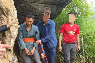 Vụ bán em gái lấy tiền tiêu: Bắt thêm một đối tượng trốn trong hang đá