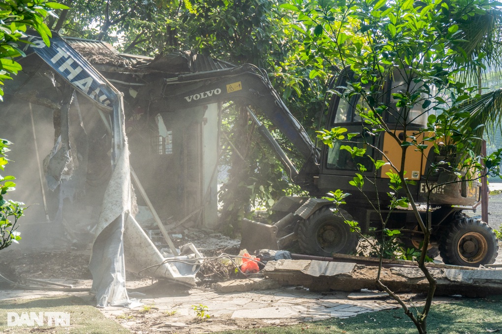 Hà Nội: Tháo dỡ công trình vi phạm trong Công viên Tuổi trẻ Thủ đô - 1 Hà Nội: Tháo dỡ công trình vi phạm trong Công viên Tuổi trẻ Thủ đô - 1