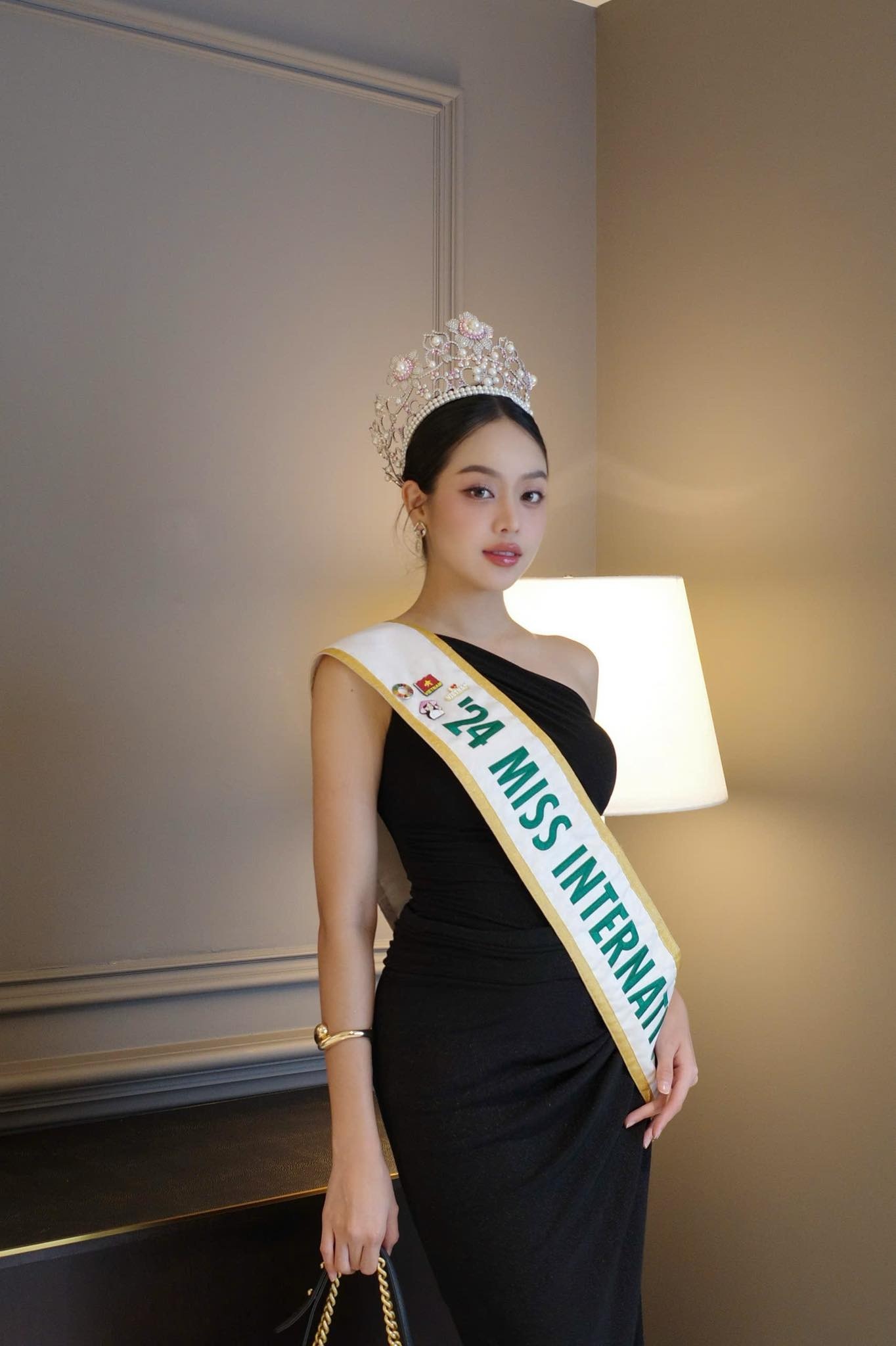 Hoa hậu Thanh Thủy lại xinh như búp bê khi từ bỏ kiểu trang điểm Tây hóa”? - 6 Hoa hậu Thanh Thủy lại xinh như búp bê khi từ bỏ kiểu trang điểm Tây hóa”? - 6