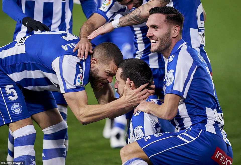 Real Madrid thua đau đớn Alaves ngay tại Bernabeu - 5 Real Madrid thua đau đớn Alaves ngay tại Bernabeu - 5