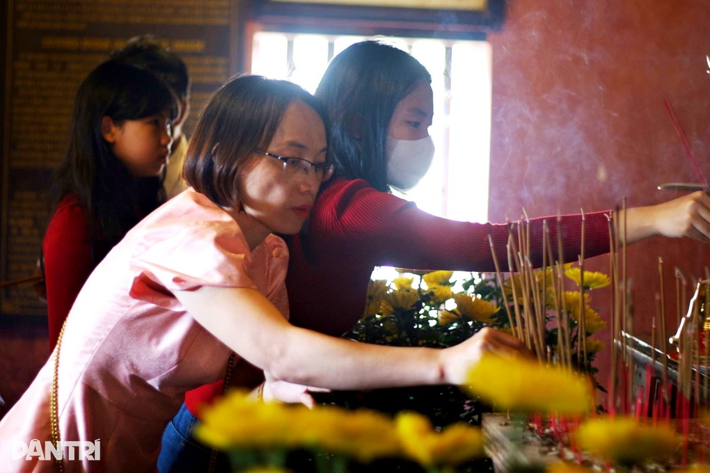 Phố cổ Hội An chật kín du khách trong ngày cuối cùng kỳ nghỉ Tết - 4 Phố cổ Hội An chật kín du khách trong ngày cuối cùng kỳ nghỉ Tết - 4