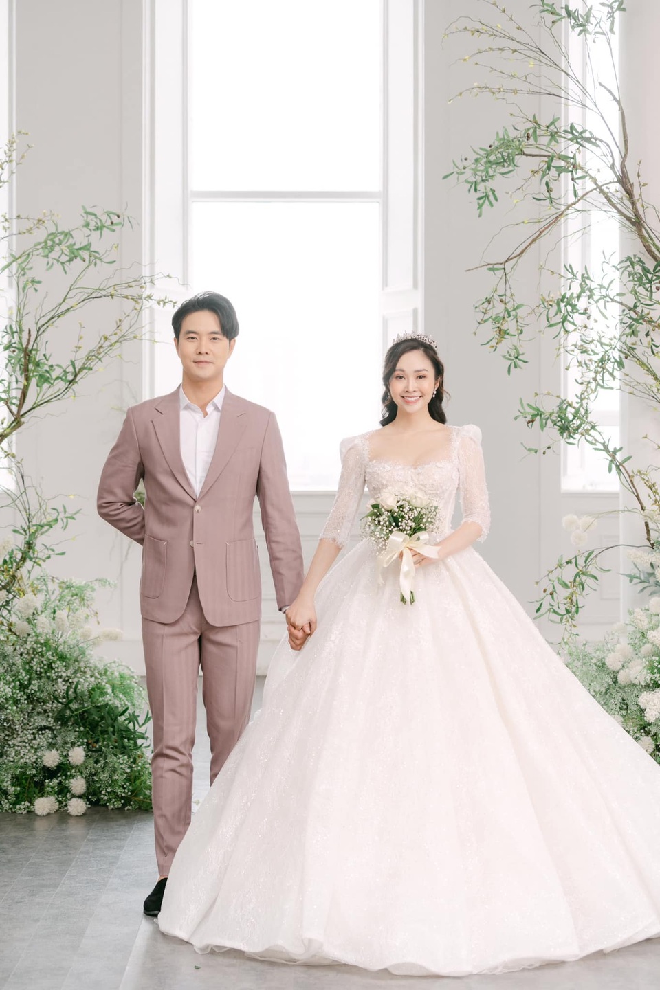Ảnh cưới đẹp lung linh của MC Thùy Linh VTV với chồng kém 5 tuổi - 8 Ảnh cưới đẹp lung linh của MC Thùy Linh VTV với chồng kém 5 tuổi - 8