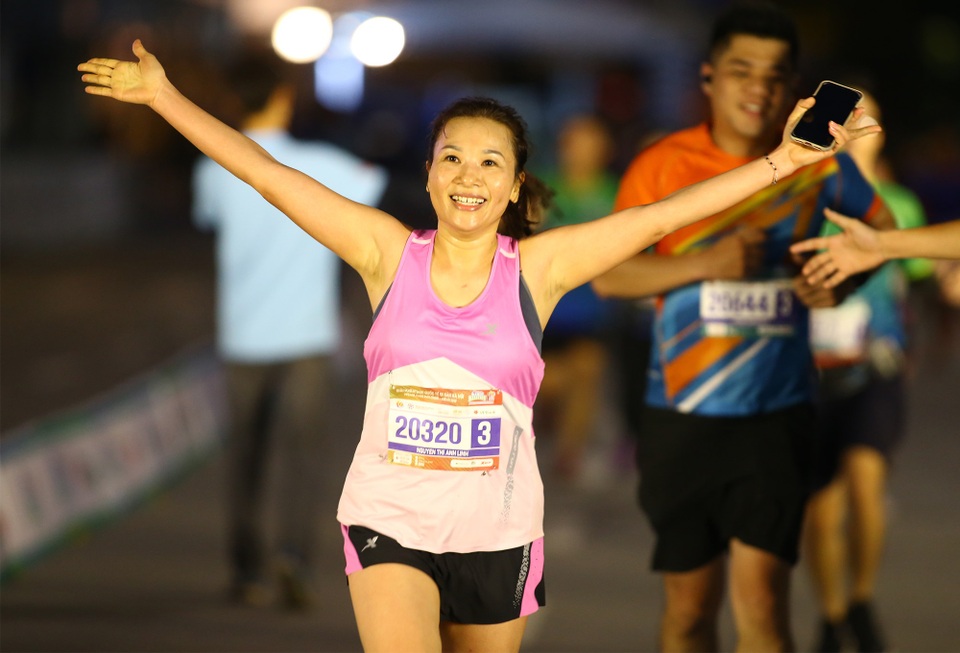 Ông Đoàn Ngọc Hải chinh phục giải marathon đặc biệt của Hà Nội - 8 Ông Đoàn Ngọc Hải chinh phục giải marathon đặc biệt của Hà Nội - 8