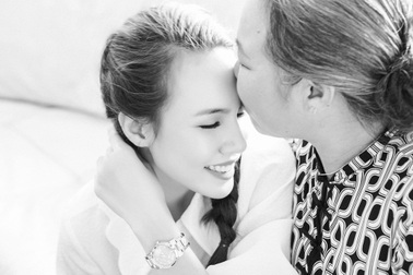 Lệ Quyên lần đầu thực hiện bộ ảnh nhiều cảm xúc cùng mẹ