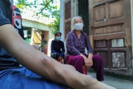 "Xóm chạy thận" bên đường tàu co ro bởi "giặc" Covid-19