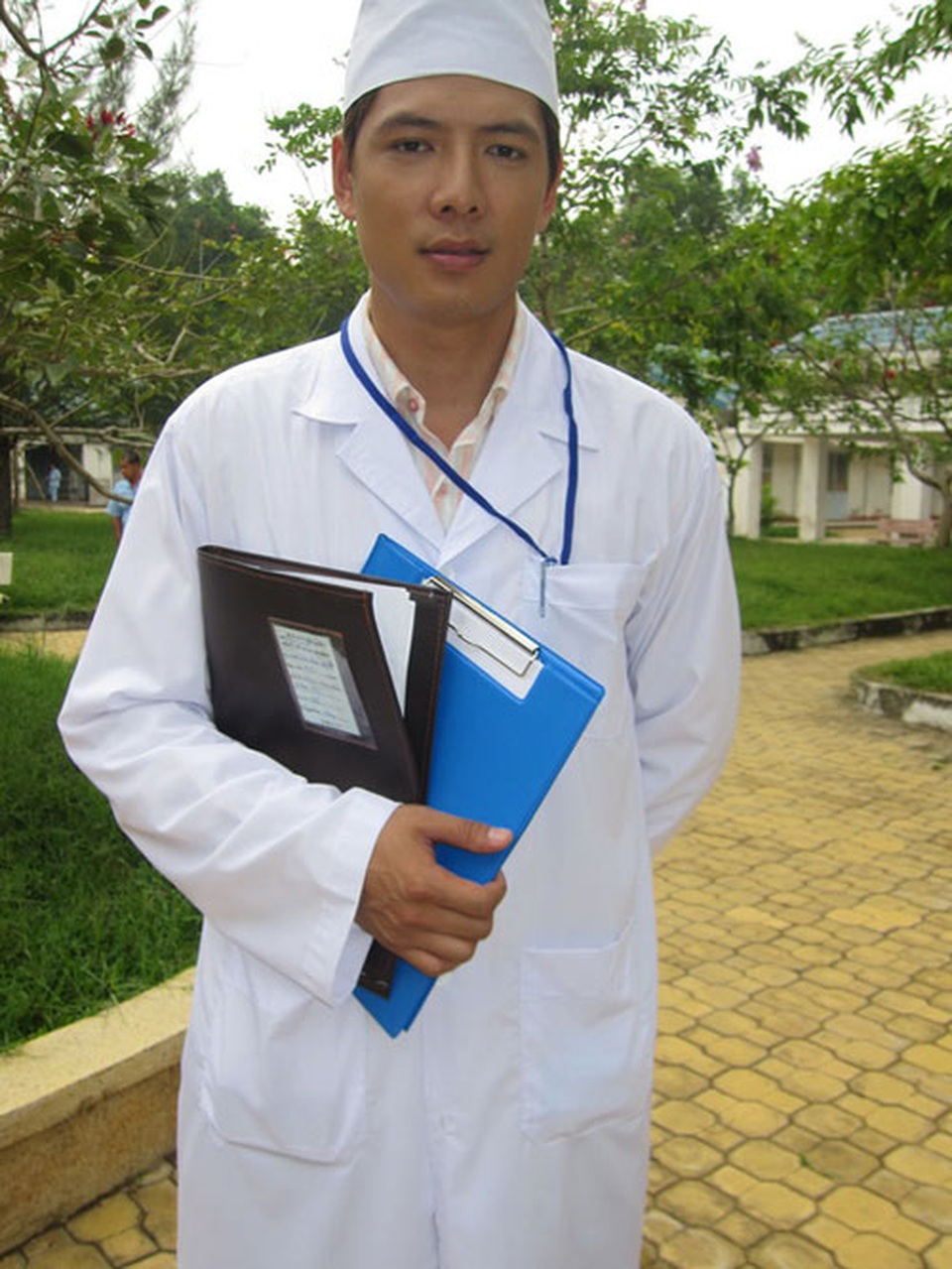 Ngắm Việt Anh, Nhã Phương, Việt Hương và loạt sao hoá thân thành bác sĩ - 9 Ngắm Việt Anh, Nhã Phương, Việt Hương và loạt sao hoá thân thành bác sĩ - 9