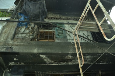 Chồng xông vào nhà đang cháy nhưng không thể cứu được vợ con